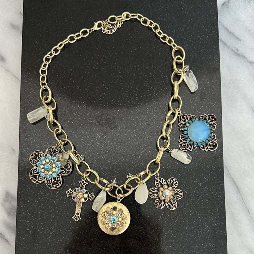 Gold tone Charm Necklace with Cristals and lock it charm - Picture 2 of 13